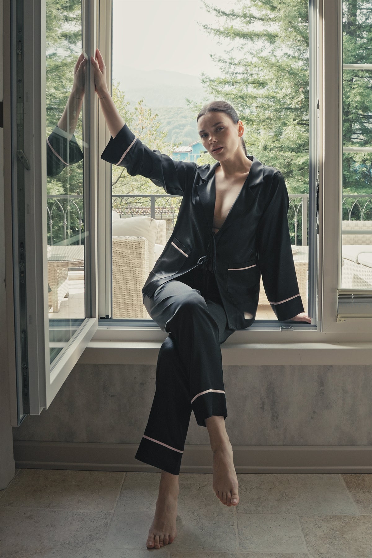 SİYAH SATEN BAĞLAMALI GÖMLEKLİ PİJAMA TAKIMI