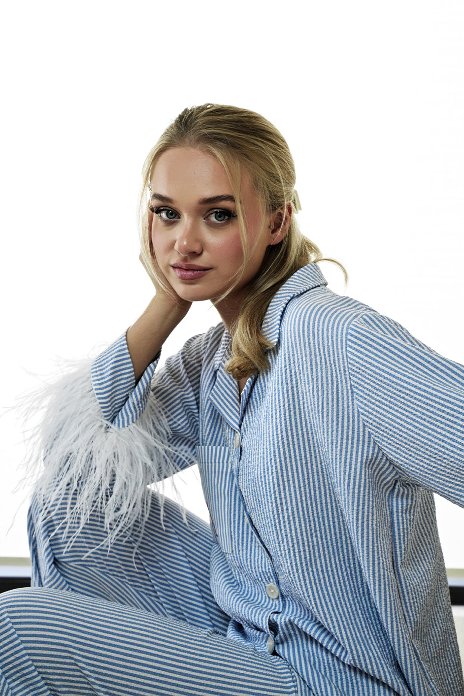 MAVİ RENK GOFRE KUMAŞ DEVE KUŞU TÜYLÜ PİJAMA TAKIMI