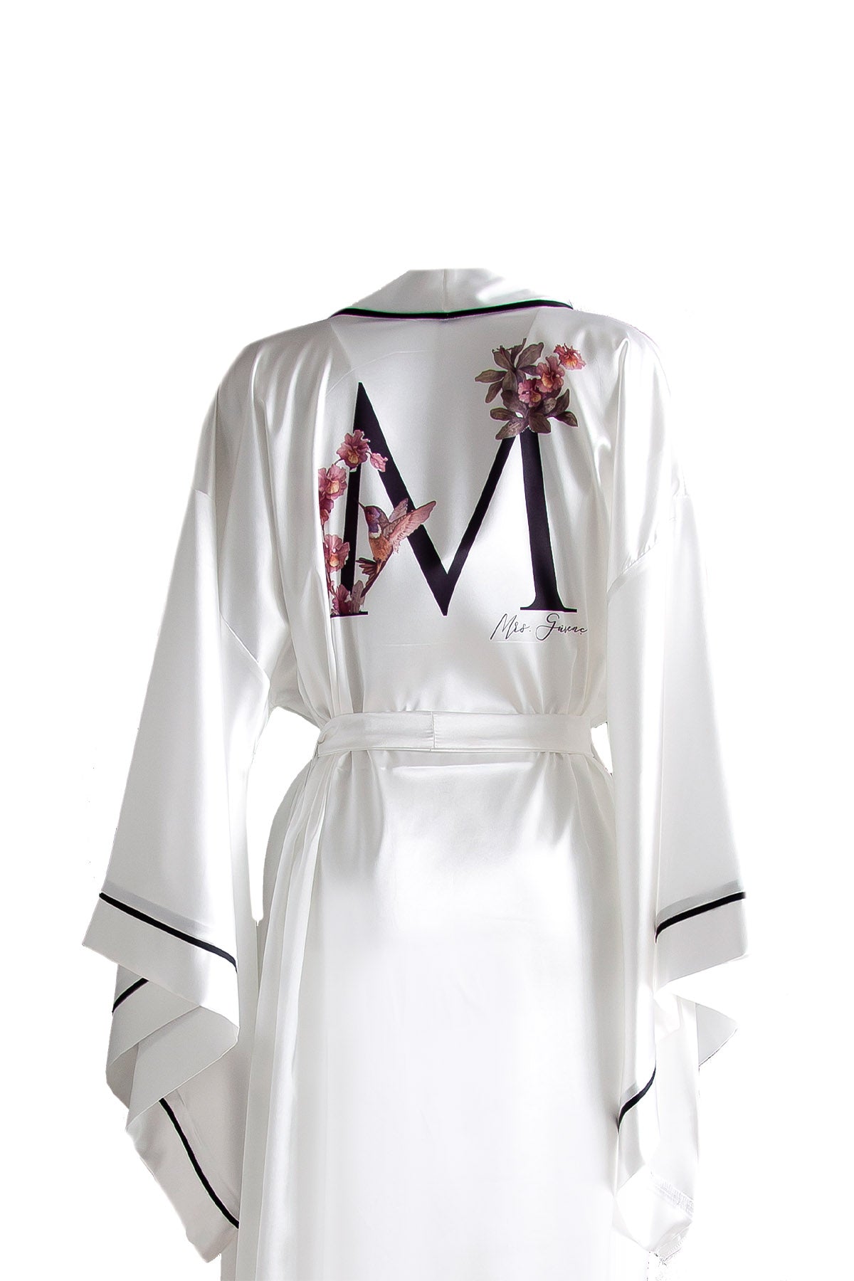 BEYAZ YARASA KOL SİYAH BİYELİ KİMONO