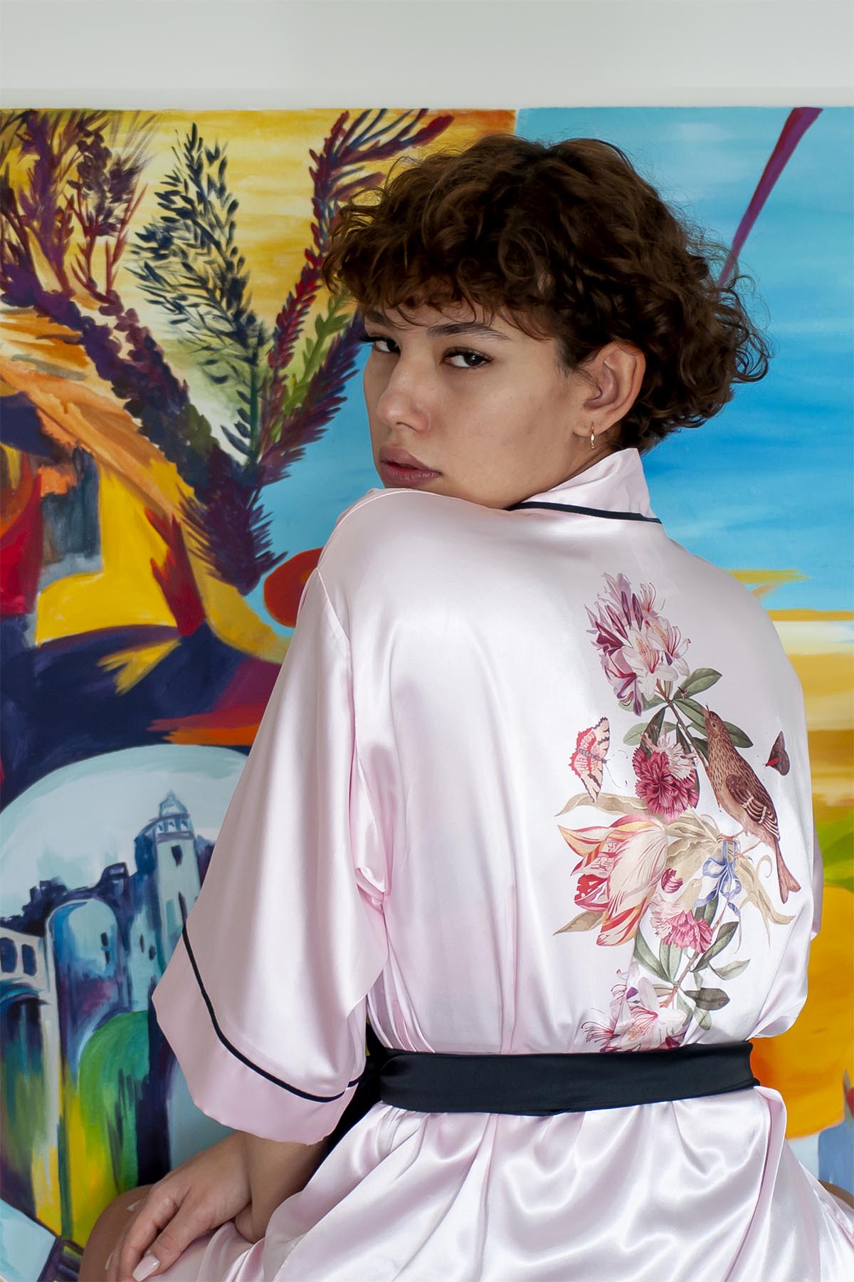 PUDRA RENK DÜZ KOL SİYAH BİYELİ KİMONO