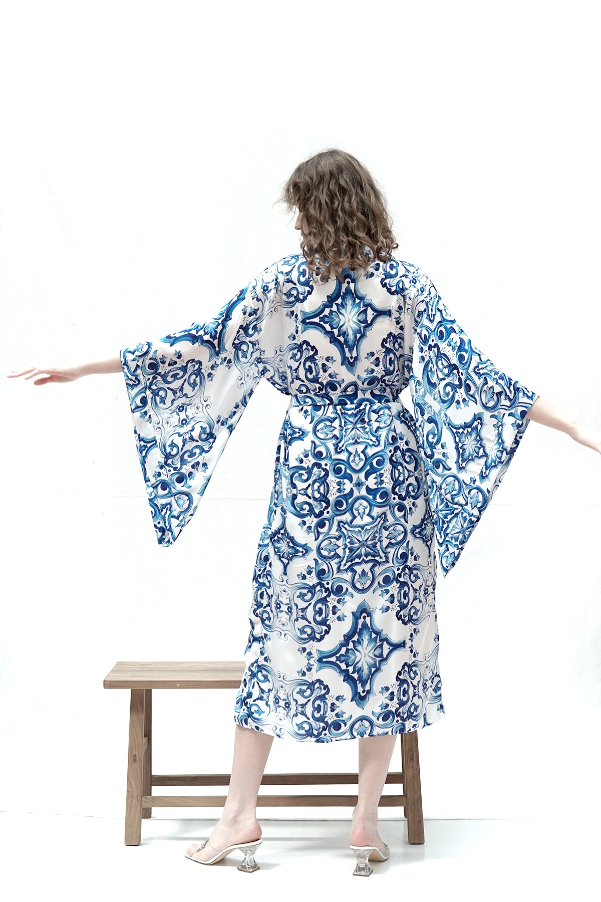 MAVİ ETNİK DESENLİ YARASA KOL KİMONO