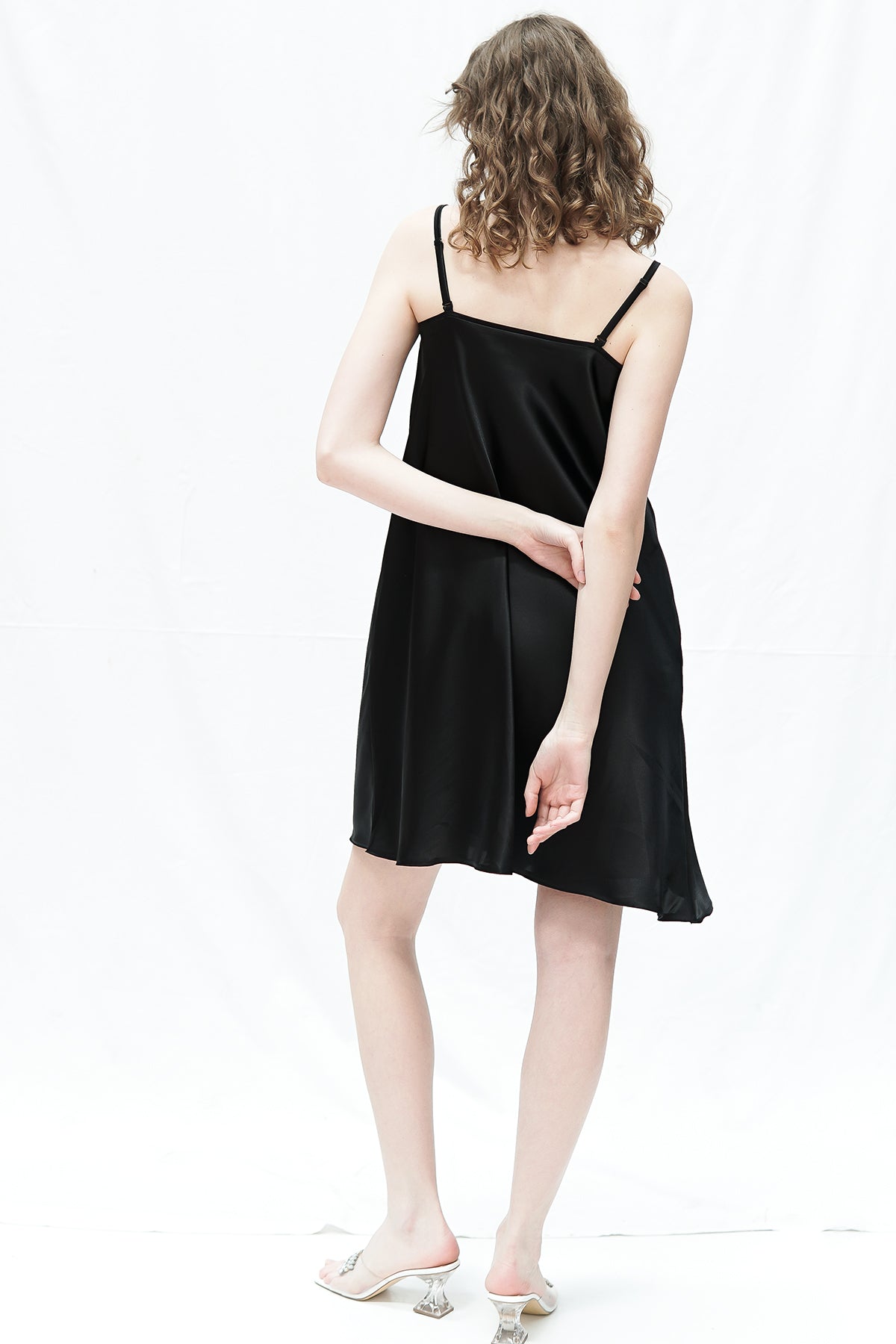 SİYAH SATEN DEGAJE YAKA ELBİSE