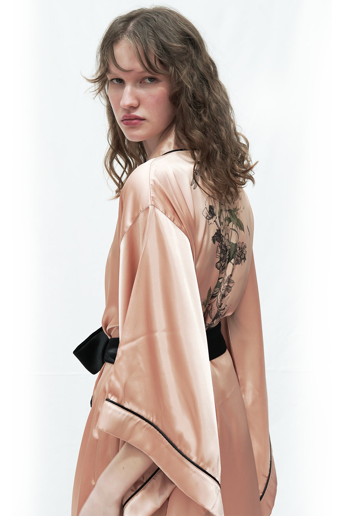 GOLD YARASA KOL SİYAH BİYELİ KİMONO