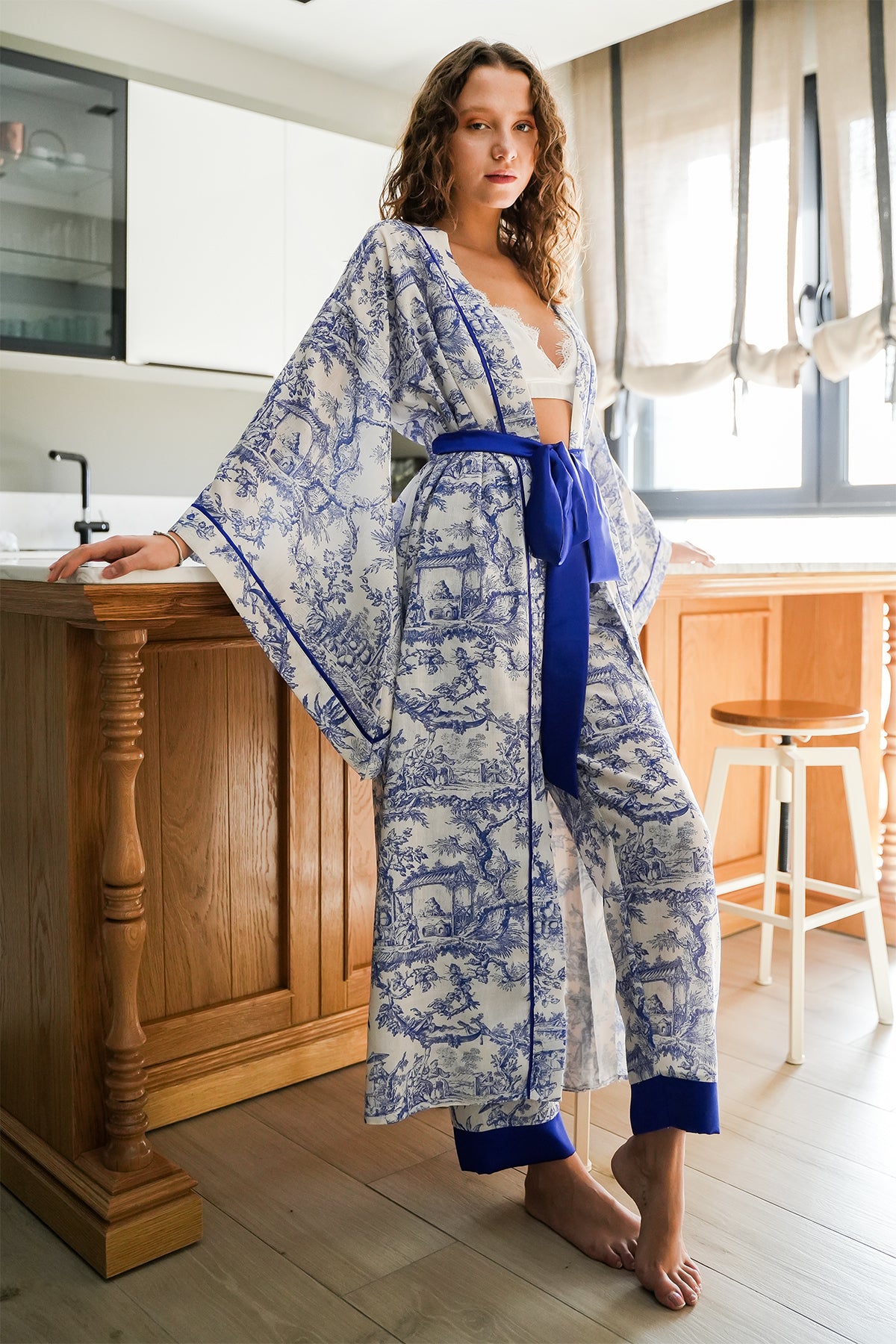 BLUE-PATTERN SAKS BLUE BIOUS LINE ARM KIMONO