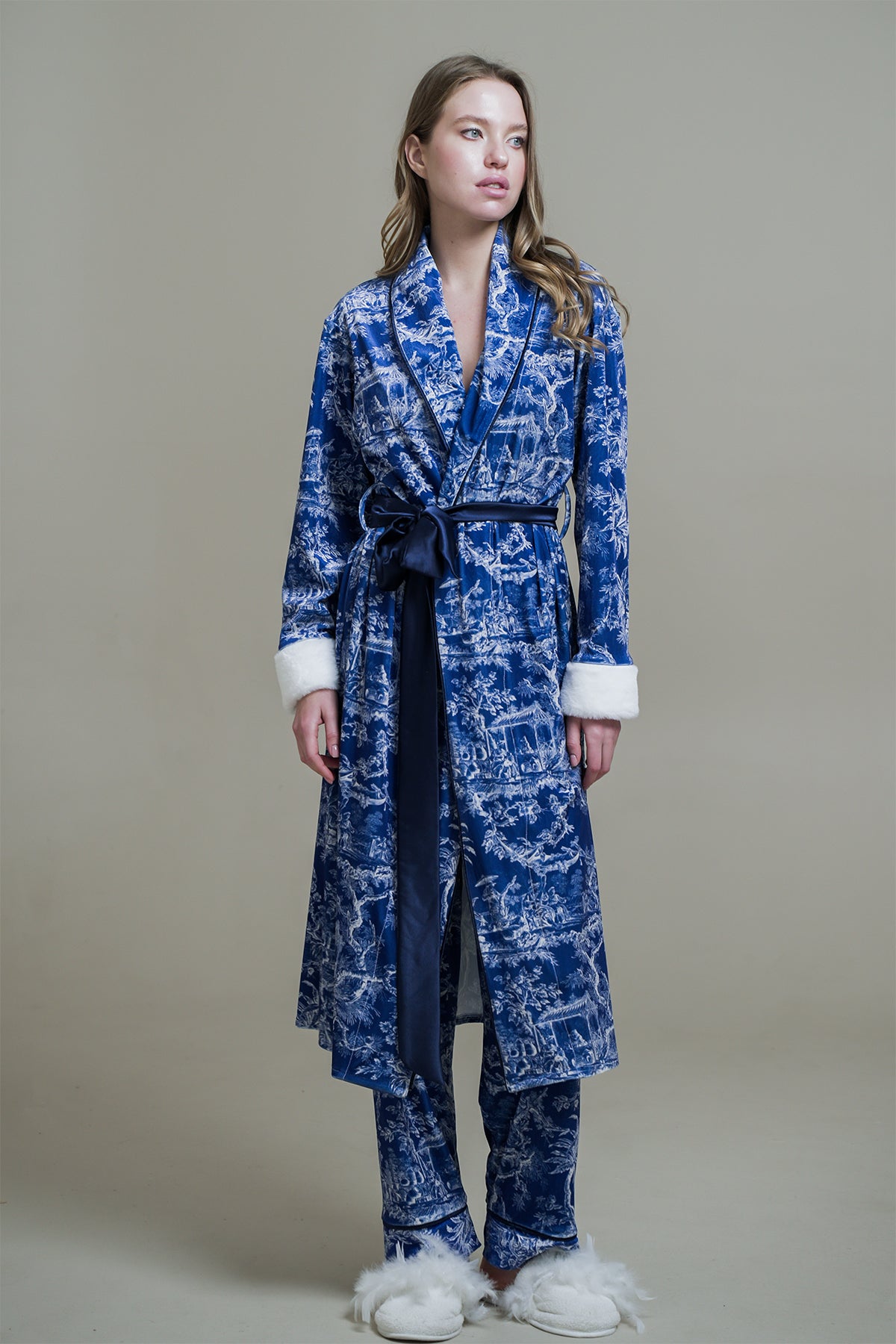 LACİVERT KADİFE PELUŞ DETAYLI ŞAL YAKA KİMONO-PANTOLON TAKIM