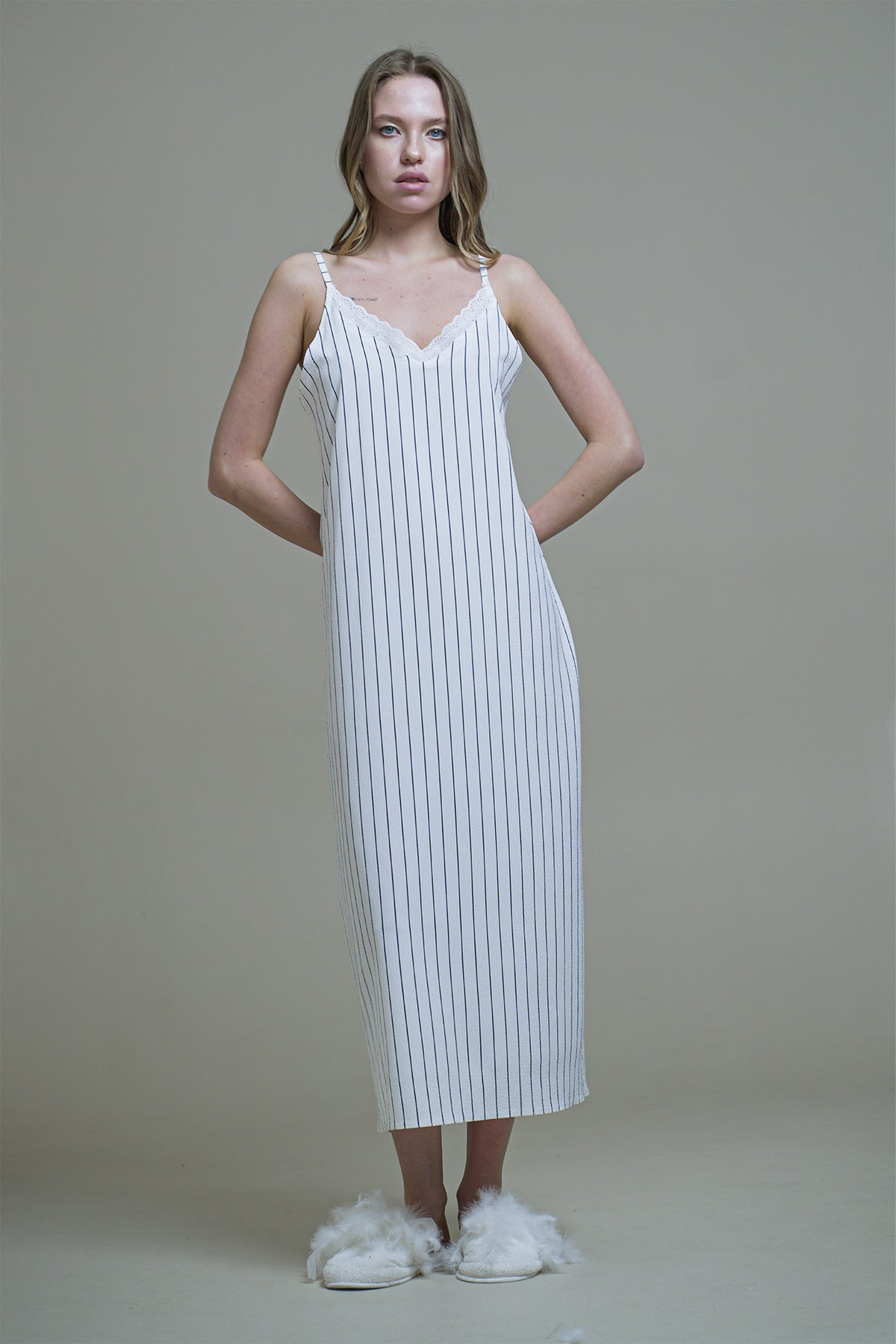 LACİVERT ÇİZGİLİ GOFRE KUMAŞ FİSTO DETAYLI GECELİK