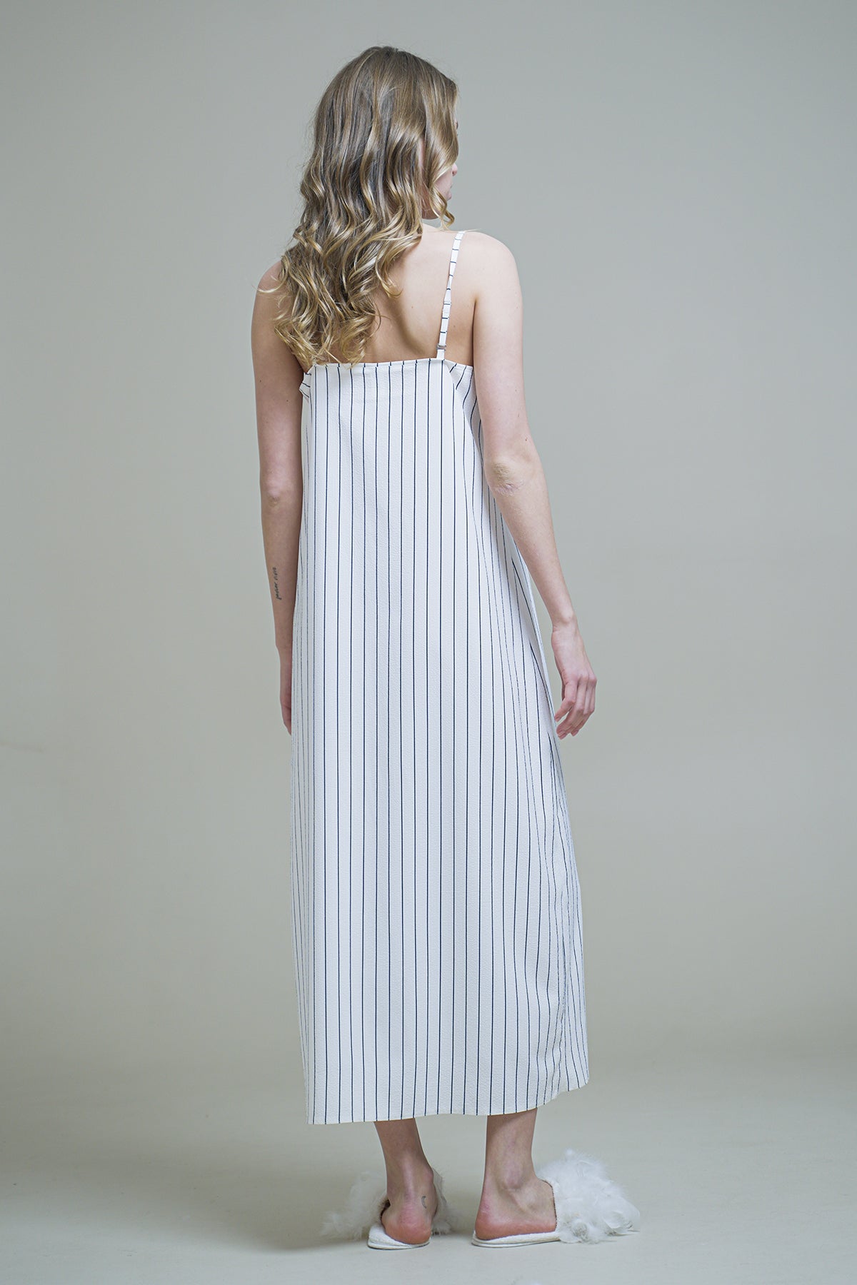 LACİVERT ÇİZGİLİ GOFRE KUMAŞ FİSTO DETAYLI GECELİK