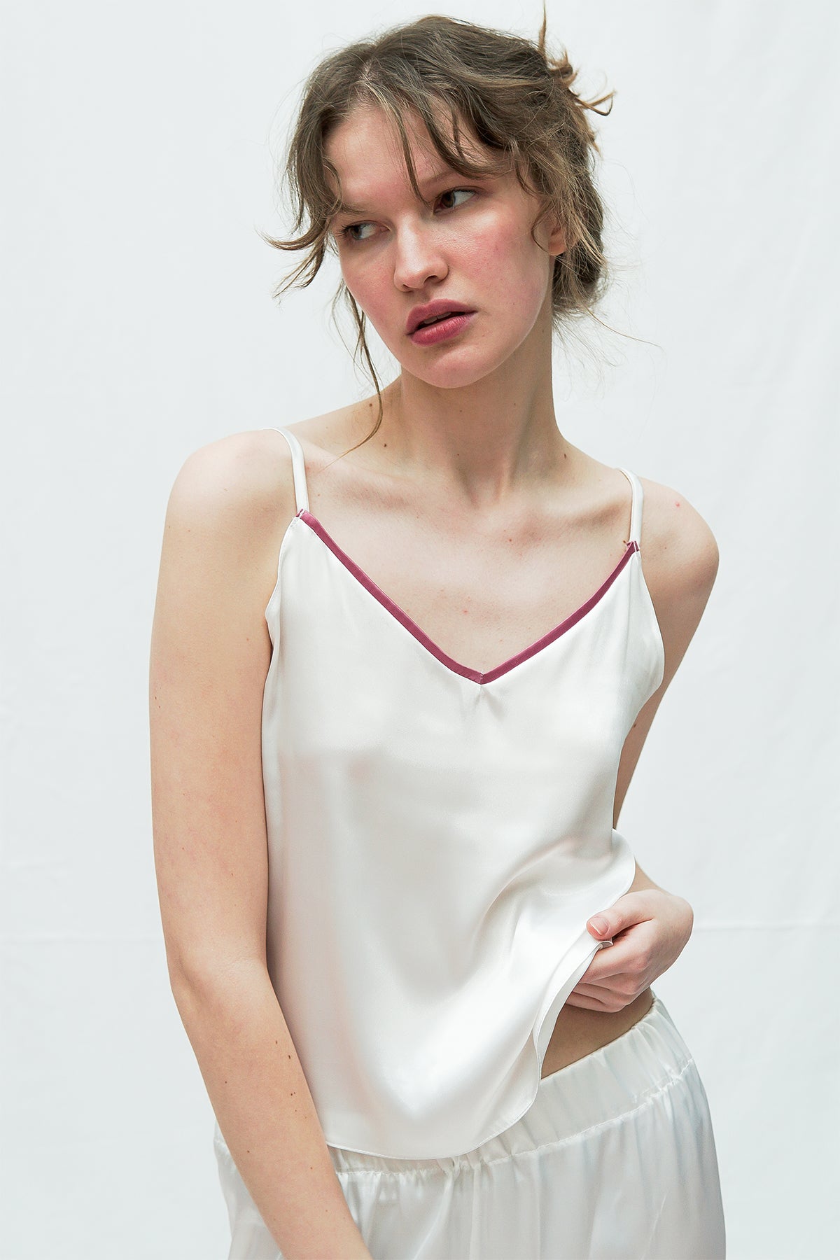 BEYAZ SATEN ASKILI PİJAMA TAKIMI