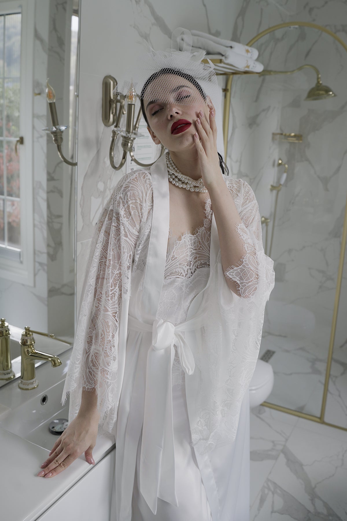 BEYAZ RENK DANTELLİ YARASA KOL KİMONO