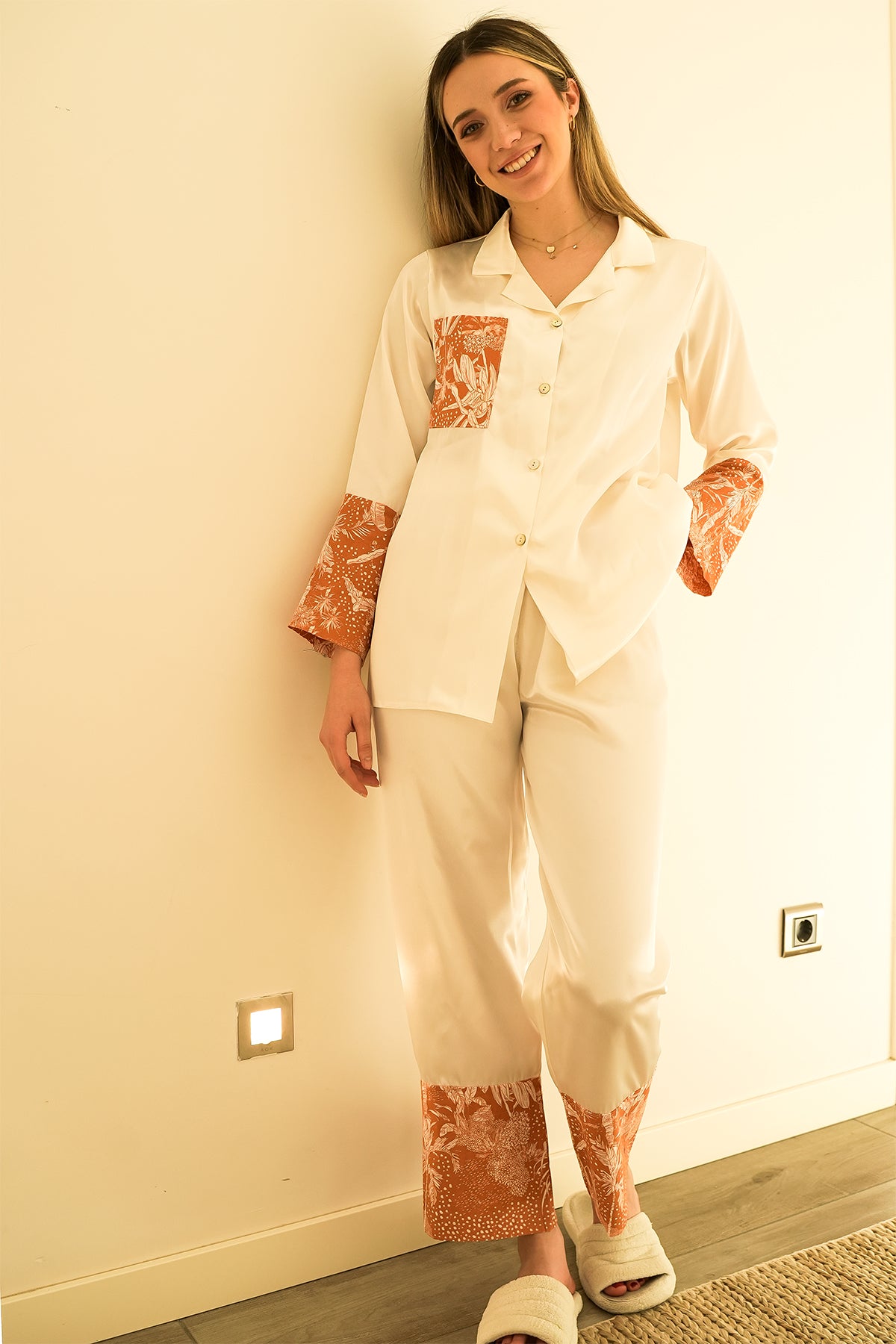 SHIRT-PIGING TEAM THAT SELL THE SCREE