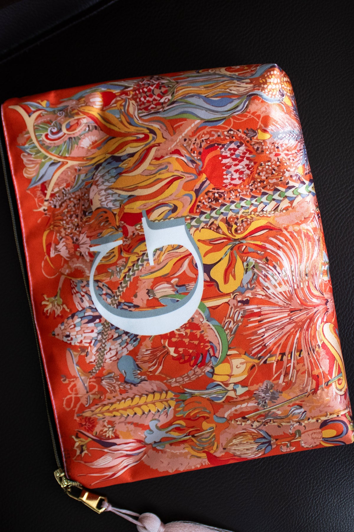 TURUNCU RENK DESENLİ CLUTCH ÇANTA
