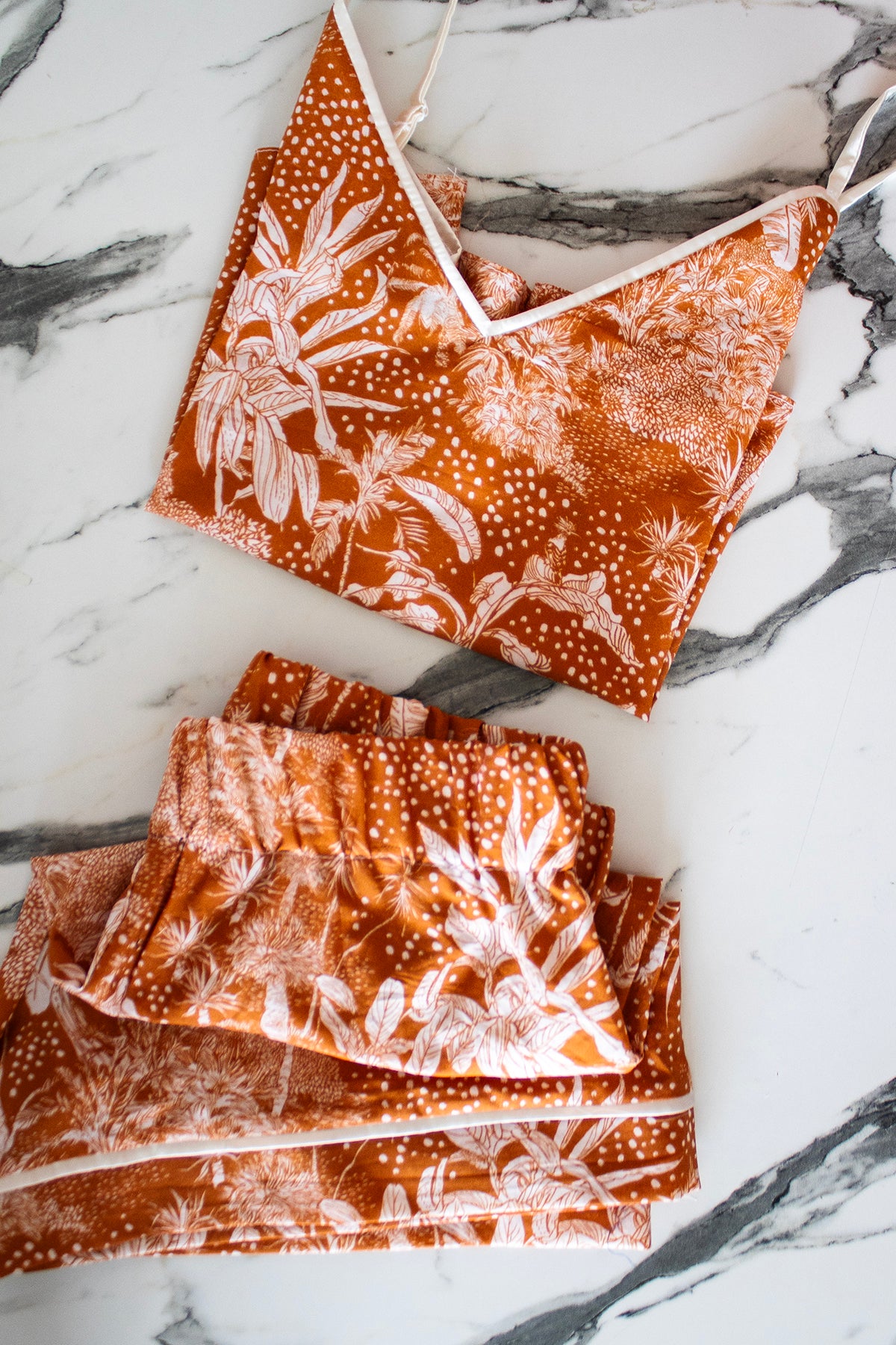 VİSKON KUMAŞ ASKILI-ŞORTLU TAKIM