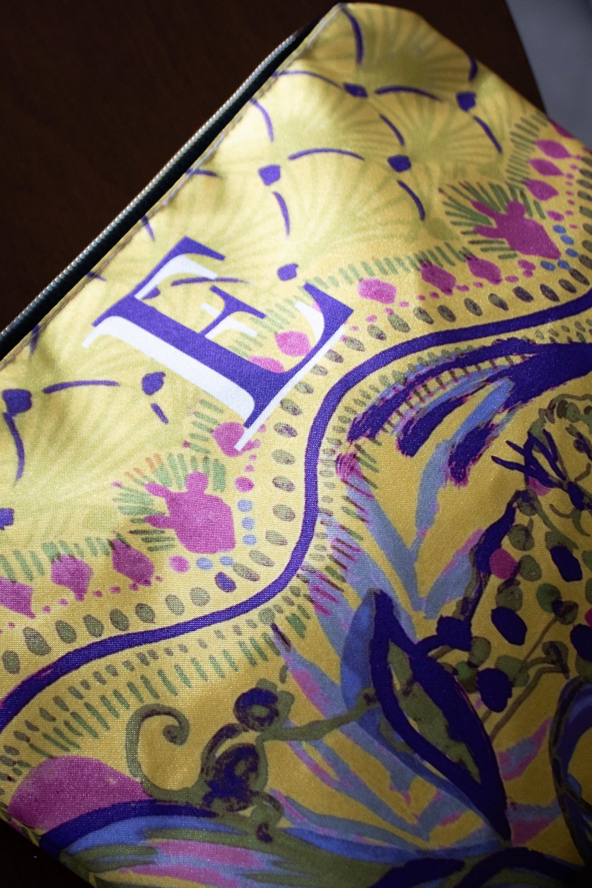 SARI RENK DESENLİ CLUTCH ÇANTA