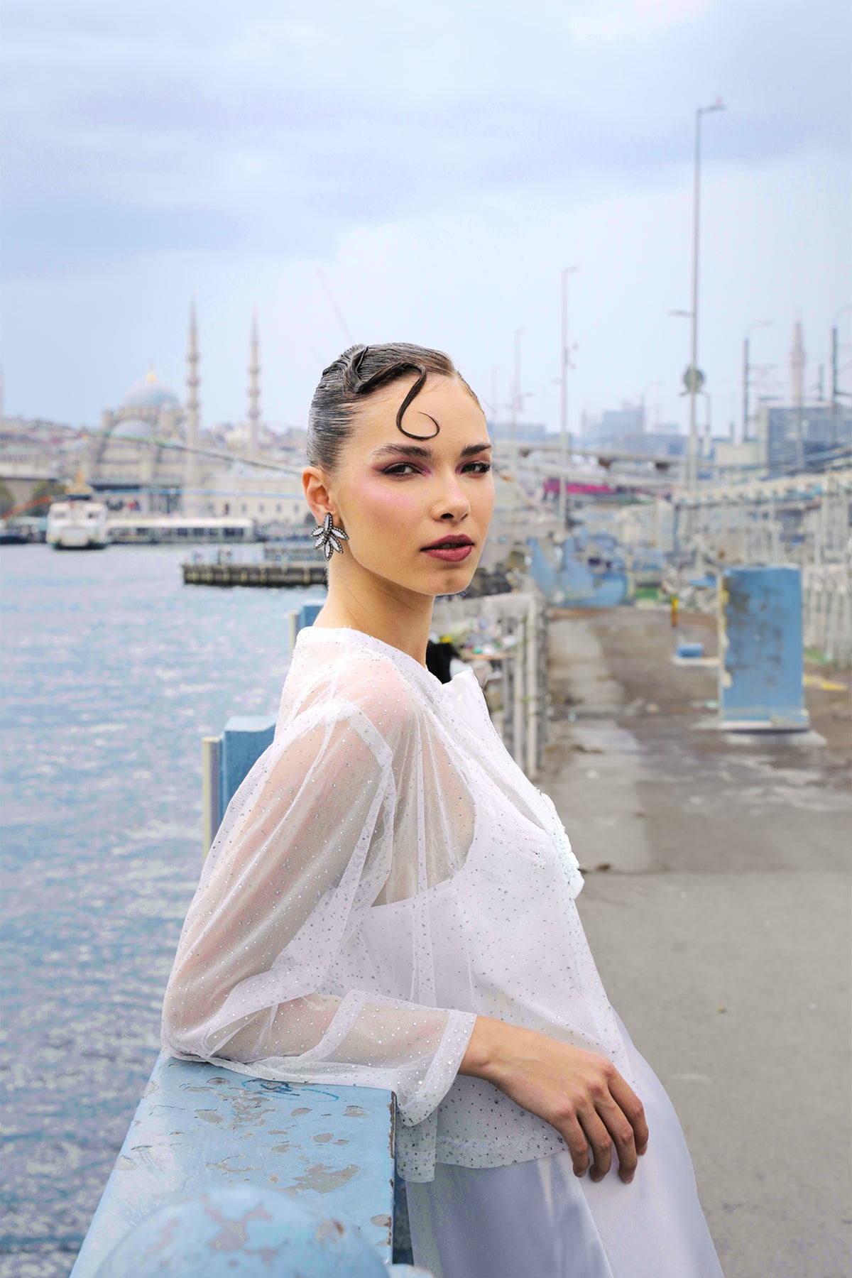 BEYAZ TAŞ DETAYLI MİNİ KİMONO CEKET