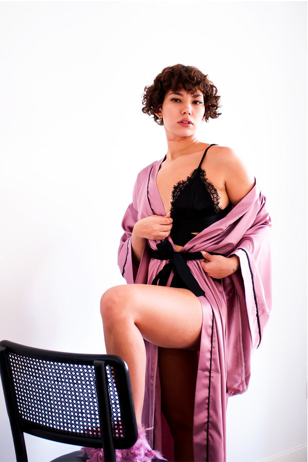 GÜL KURUSU YARASA KOL SİYAH BİYELİ KİMONO