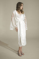 BEYAZ RENK BONCUK DETAYLI KİMONO