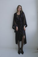 SİYAH RENK IŞILTILI TAŞ DETAYLI TRANSPARAN KİMONO