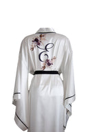 BEYAZ YARASA KOL SİYAH BİYELİ KİMONO