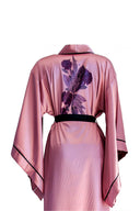 GÜL KURUSU YARASA KOL SİYAH BİYELİ KİMONO