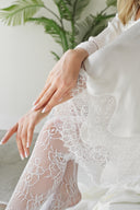 EKRU FRANSIZ DANTELLİ YARASA KOL SATEN KİMONO