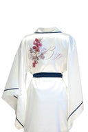 BEYAZ YARASA KOL LACİVERT BİYELİ KİMONO