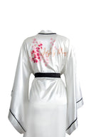 BEYAZ YARASA KOL SİYAH BİYELİ KİMONO