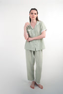 SU YEŞİLİ KETEN FİSTOLU GÖMLEKLİ PİJAMA TAKIMI