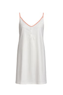 BEYAZ SATEN PUDRA BİYELİ DÜĞMELİ GECELİK