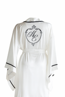 BEYAZ YARASA KOL SİYAH BİYELİ KİMONO