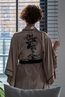 SÜTLÜ KAHVE SİYAH BİYELİ YARASA KOL KİMONO