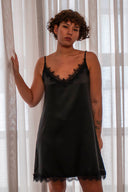 SİYAH SATEN DANTELLİ GECELİK