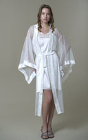 BEYAZ RENK IŞILTILI TAŞ DETAYLI TRANSPARAN KİMONO