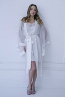 BEYAZ RENK IŞILTILI TAŞ DETAYLI TRANSPARAN KİMONO