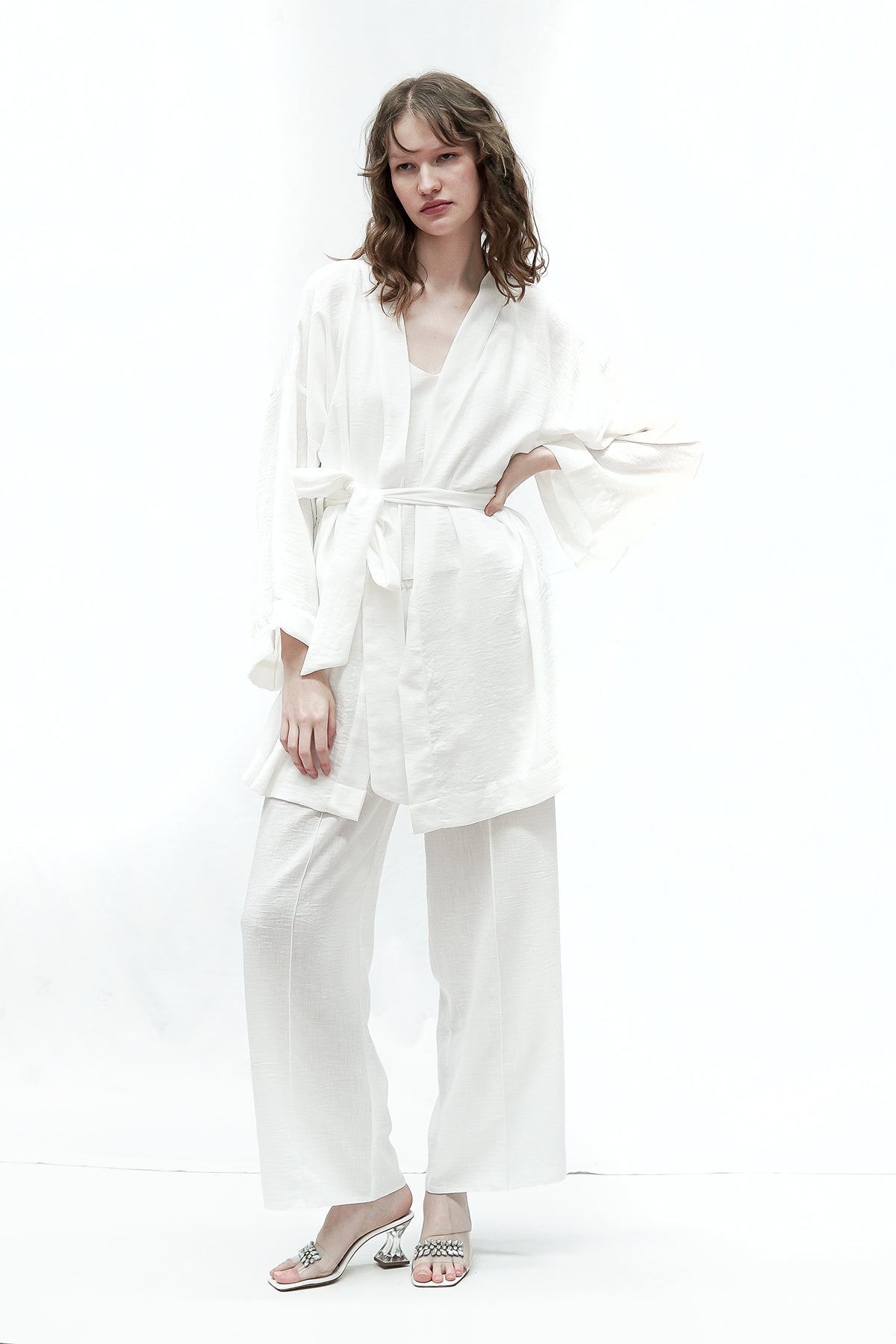 WHITE LINE'S BLOUSE-PANTS TEAM