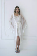 BEYAZ RENK IŞILTILI TAŞ DETAYLI TRANSPARAN KİMONO