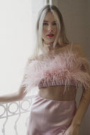 PUDRA RENK SATEN DEVE KUŞU TÜYLÜ TAKIM