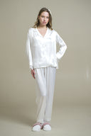 BEYAZ SATEN DANTELLİ GÖMLEKLİ PİJAMA TAKIMI