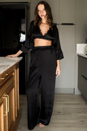 SİYAH DANTELLİ GÖMLEKLİ PİJAMA TAKIMI