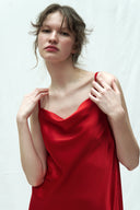 KIRMIZI SATEN DEGAJE YAKA ELBİSE
