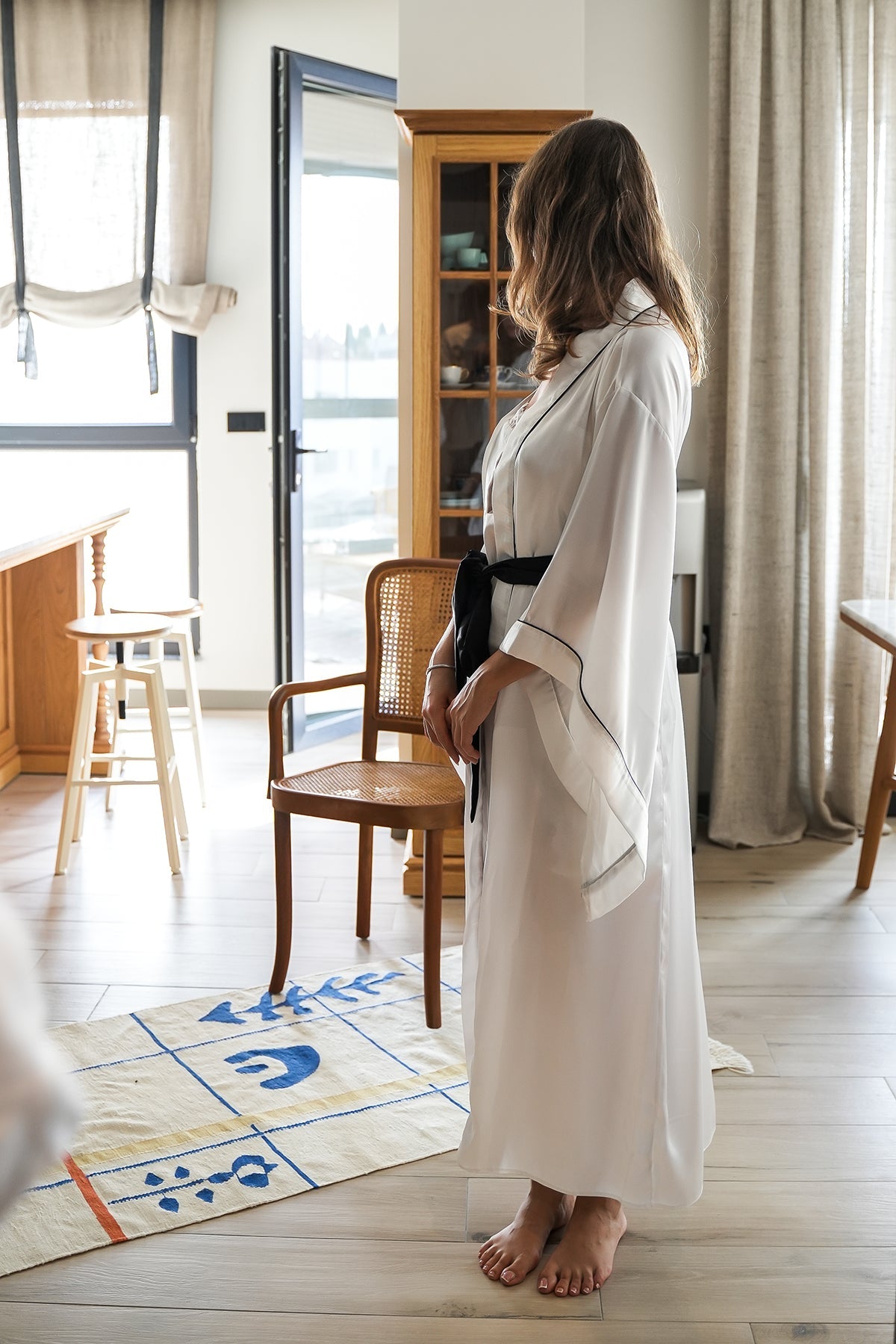 WHITE BAT ARM BLACK BAIL KIMONO