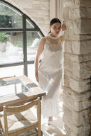 SIRT DEKOLTELİ BEYAZ DANTELLİ SATEN GECELİK