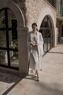 BEYAZ RENK SİYAH BİYELİ ŞAL YAKA DANTELLİ YARASA KOL KİMONO