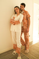 SHIRT-PIGING TEAM THAT SELL THE SCREE