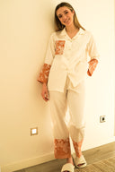 SHIRT-PIGING TEAM THAT SELL THE SCREE