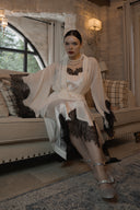 EKRU ŞİFON SİYAH DANTELLİ KİMONO