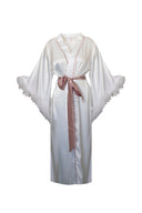 ÇİÇEK TASARIMLI BEYAZ RENK DEVE KUŞU TÜYLÜ PUDRA BİYELİ KİMONO