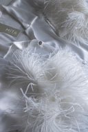 BEYAZ DEVE KUŞU TÜYLÜ SATEN TAKIM