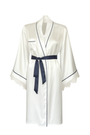 BEYAZ RENK LACİVERT BİYELİ ŞAL YAKA DANTELLİ YARASA KOL KİMONO