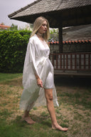 BEYAZ FRANSIZ DANTELLİ YARASA KOL SATEN KİMONO