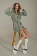 GRİ PELUŞLU BEYAZ HAVLU TERLİK